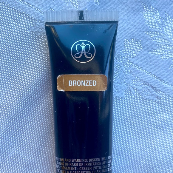 Anastasia Liquid Glow face highlighter in Bronzed. - Picture 3 of 4